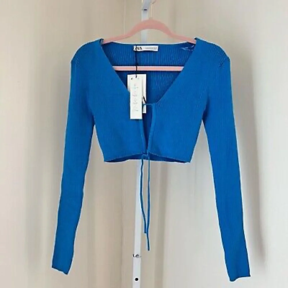 Zara Cut-out Crop Sleeve Top - Picture 8 of 9